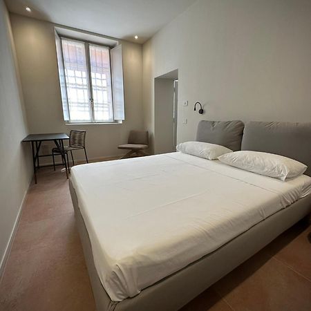 Grey-Fontanelli Luxury Suite เรจโจเอมิเลีย ภายนอก รูปภาพ