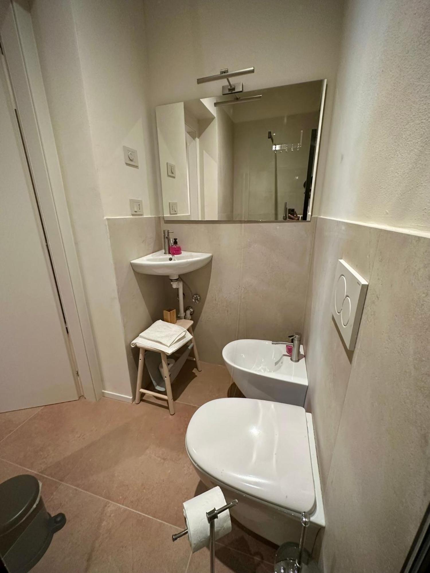 Grey-Fontanelli Luxury Suite เรจโจเอมิเลีย ภายนอก รูปภาพ